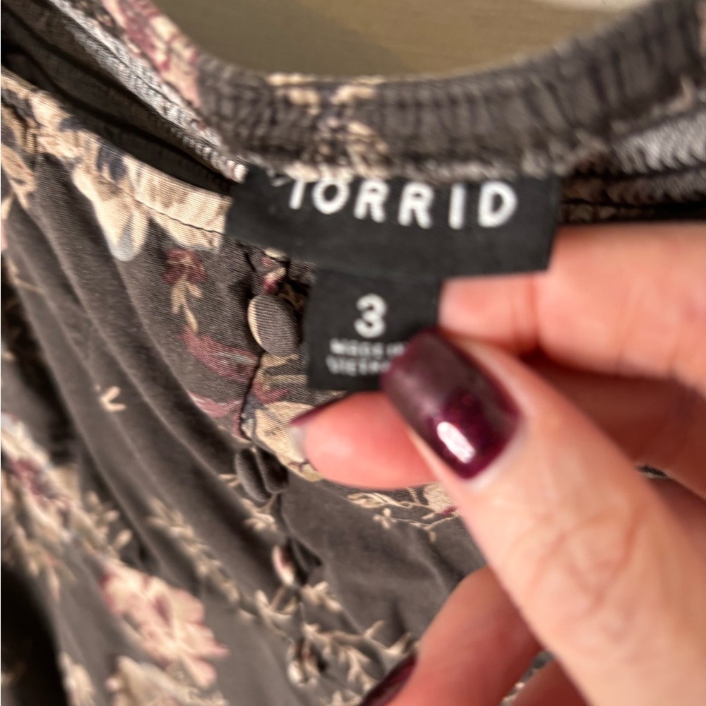 Torrid floral sleeveless peplum top - Picture 2 of 4